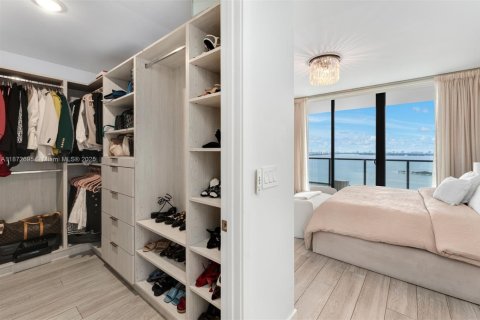 Copropriété à vendre à Miami, Floride: 3 chambres, 254.83 m2 № 1895902 - photo 17