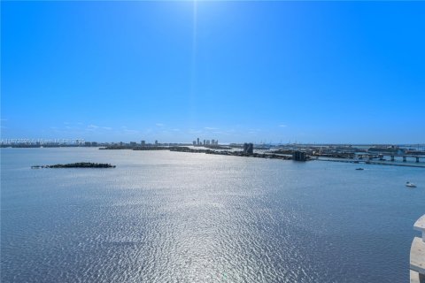 Copropriété à vendre à Miami, Floride: 3 chambres, 254.83 m2 № 1895902 - photo 4