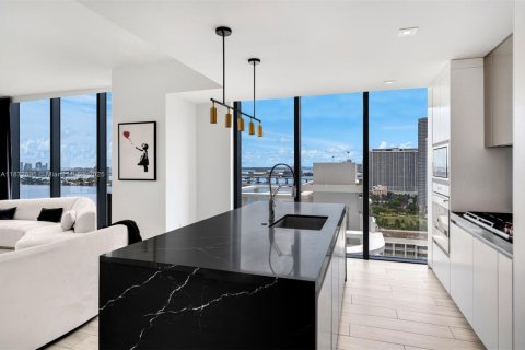 Copropriété à vendre à Miami, Floride: 3 chambres, 254.83 m2 № 1895902 - photo 11