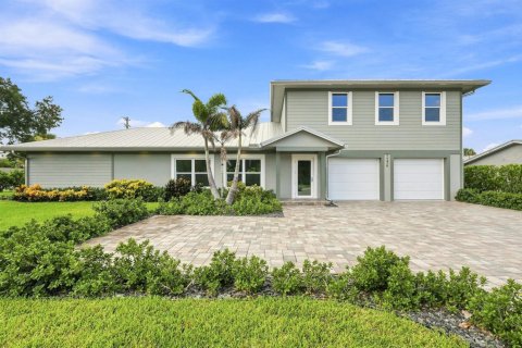 House in Jensen Beach, Florida 3 bedrooms, 263.84 sq.m. № 2293661