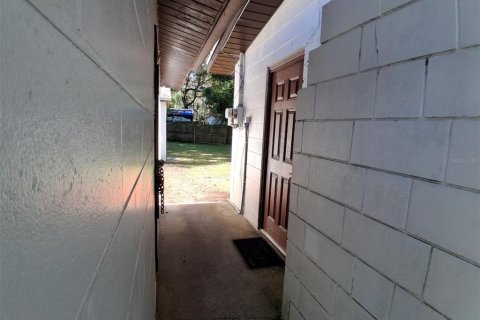 Villa ou maison à louer à New Port Richey, Floride: 2 chambres, 55.74 m2 № 2413913 - photo 4