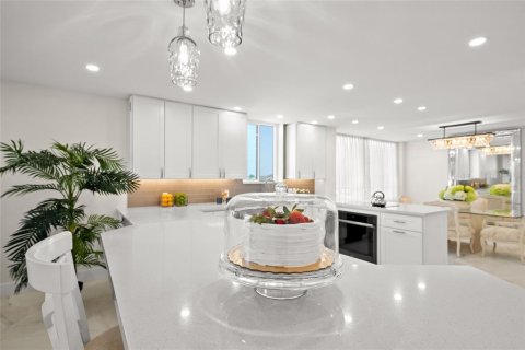 Condo in Sarasota, Florida, 3 bedrooms  № 2208644 - photo 22