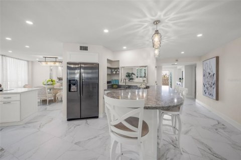 Condo in Sarasota, Florida, 3 bedrooms  № 2208644 - photo 20