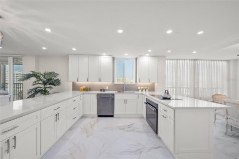 Condo in Sarasota, Florida, 3 bedrooms  № 2208644 - photo 23