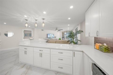Condo in Sarasota, Florida, 3 bedrooms  № 2208644 - photo 27