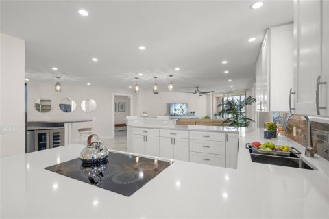 Condo in Sarasota, Florida, 3 bedrooms  № 2208644 - photo 26