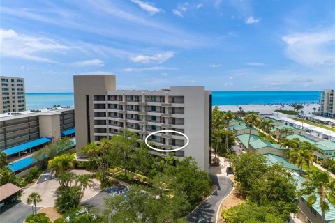Condo in Sarasota, Florida, 3 bedrooms  № 2208644 - photo 2