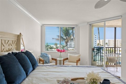 Condo in Sarasota, Florida, 3 bedrooms  № 2208644 - photo 4
