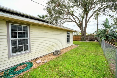Villa ou maison à louer à Cape Coral, Floride: 4 chambres № 2045991 - photo 22
