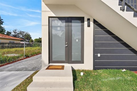 Commercial property in Miami, Florida № 2030254 - photo 19