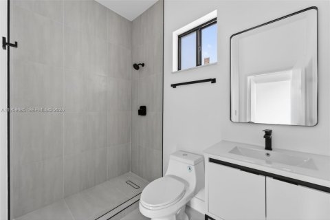 Commercial property in Miami, Florida № 2030254 - photo 7