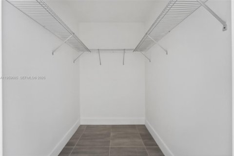 Commercial property in Miami, Florida № 2030254 - photo 14