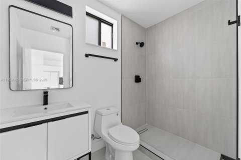 Commercial property in Miami, Florida № 2030254 - photo 12