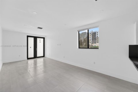 Commercial property in Miami, Florida № 2030254 - photo 22