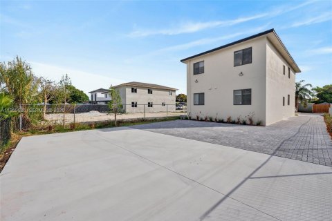 Commercial property in Miami, Florida № 2030254 - photo 23