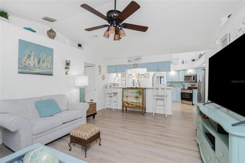 Casa en venta en Rotonda, Florida, 4 dormitorios, 208.01 m2 № 1808198 - foto 14