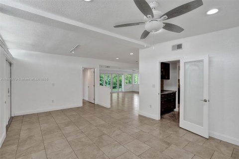 Casa en venta en North Miami Beach, Florida, 4 dormitorios, 220.55 m2 № 1770669 - foto 21