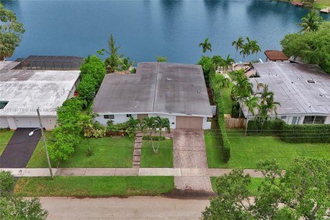 Casa en venta en North Miami Beach, Florida, 4 dormitorios, 220.55 m2 № 1770669 - foto 4