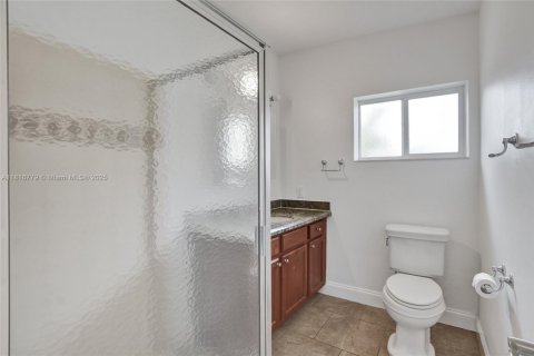 Casa en venta en North Miami Beach, Florida, 4 dormitorios, 220.55 m2 № 1770669 - foto 23