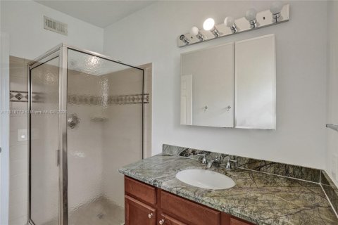 Casa en venta en North Miami Beach, Florida, 4 dormitorios, 220.55 m2 № 1770669 - foto 25