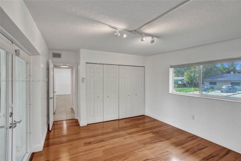 Casa en venta en North Miami Beach, Florida, 4 dormitorios, 220.55 m2 № 1770669 - foto 29