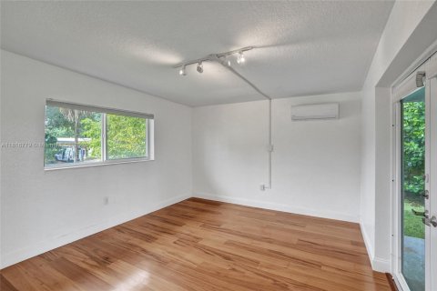 Casa en venta en North Miami Beach, Florida, 4 dormitorios, 220.55 m2 № 1770669 - foto 26