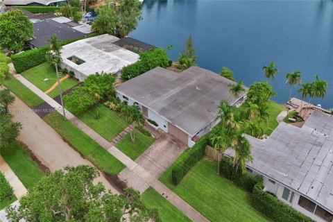 Casa en venta en North Miami Beach, Florida, 4 dormitorios, 220.55 m2 № 1770669 - foto 5