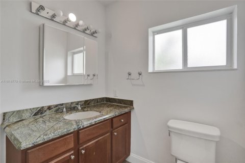 Casa en venta en North Miami Beach, Florida, 4 dormitorios, 220.55 m2 № 1770669 - foto 24