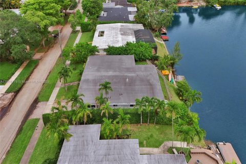 Casa en venta en North Miami Beach, Florida, 4 dormitorios, 220.55 m2 № 1770669 - foto 6