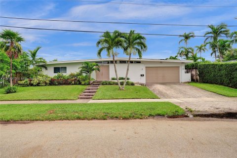 Casa en venta en North Miami Beach, Florida, 4 dormitorios, 220.55 m2 № 1770669 - foto 18