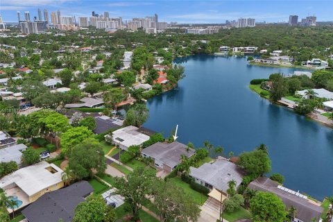 Casa en venta en North Miami Beach, Florida, 4 dormitorios, 220.55 m2 № 1770669 - foto 12