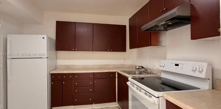 Condo in North Miami Beach, Florida, 2 bedrooms  № 2043323