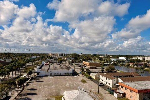 Condo in North Miami Beach, Florida, 2 bedrooms  № 2043323 - photo 16