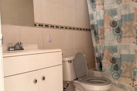 Condo in North Miami Beach, Florida, 2 bedrooms  № 2043323 - photo 13