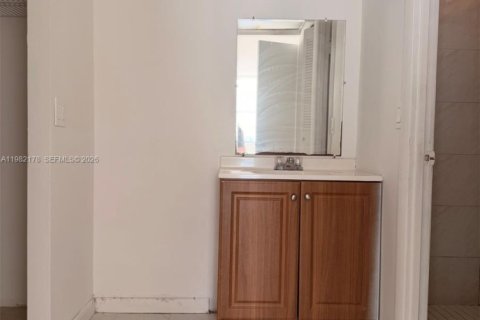 Condo in North Miami Beach, Florida, 2 bedrooms  № 2043323 - photo 6