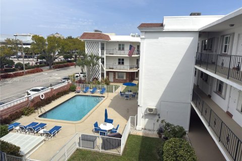 Condo in Fort Lauderdale, Florida, 2 bedrooms  № 1978770 - photo 18