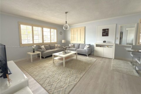 Condo in Fort Lauderdale, Florida, 2 bedrooms  № 1978770 - photo 3