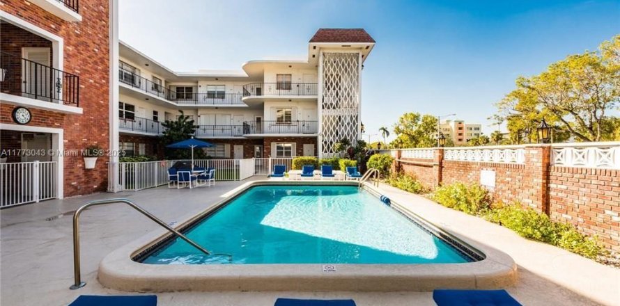 Condo in Fort Lauderdale, Florida, 2 bedrooms  № 1978770