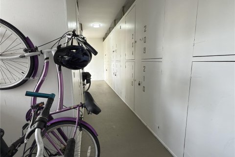 Condo in Fort Lauderdale, Florida, 2 bedrooms  № 1978770 - photo 24