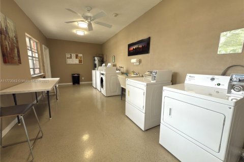 Condo in Fort Lauderdale, Florida, 2 bedrooms  № 1978770 - photo 23