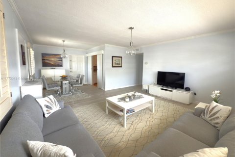 Condo in Fort Lauderdale, Florida, 2 bedrooms  № 1978770 - photo 5