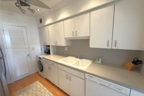 Condo in Fort Lauderdale, Florida, 2 bedrooms  № 1978770 - photo 7