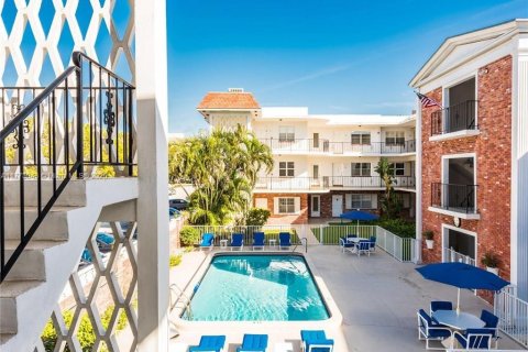 Condo in Fort Lauderdale, Florida, 2 bedrooms  № 1978770 - photo 2