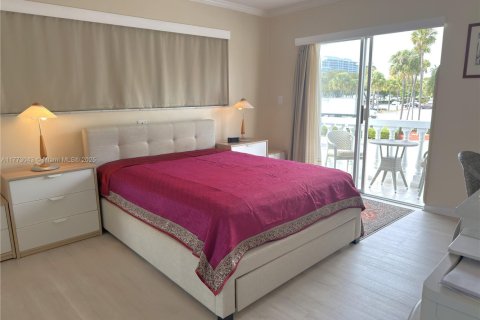 Condo in Fort Lauderdale, Florida, 2 bedrooms  № 1978770 - photo 12