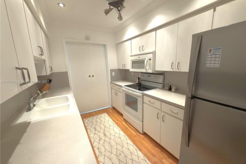 Condo in Fort Lauderdale, Florida, 2 bedrooms  № 1978770 - photo 8