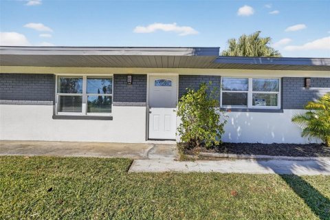 House in New Port Richey, Florida 4 bedrooms, 125.33 sq.m. № 2233909 - photo 6