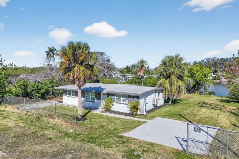 House in New Port Richey, Florida 4 bedrooms, 125.33 sq.m. № 2233909 - photo 4