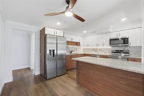 House in New Port Richey, Florida 4 bedrooms, 125.33 sq.m. № 2233909 - photo 29