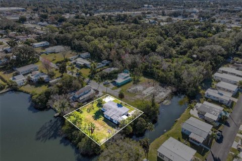 House in New Port Richey, Florida 4 bedrooms, 125.33 sq.m. № 2233909 - photo 11