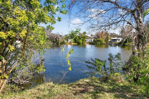 House in New Port Richey, Florida 4 bedrooms, 125.33 sq.m. № 2233909 - photo 15